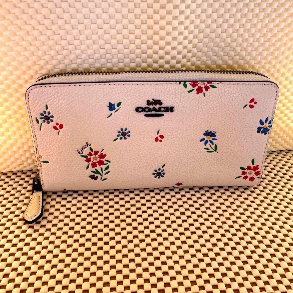 Coach Accordion Zip Wallet Wildflower Print Floral Chalk Leather NEW w/o tags
